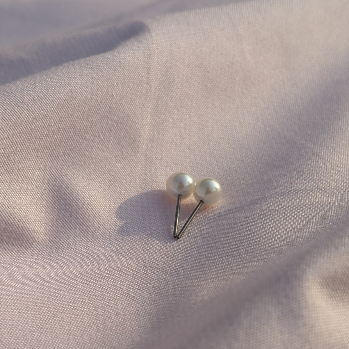 Minimal Ear Studs (WHITE)