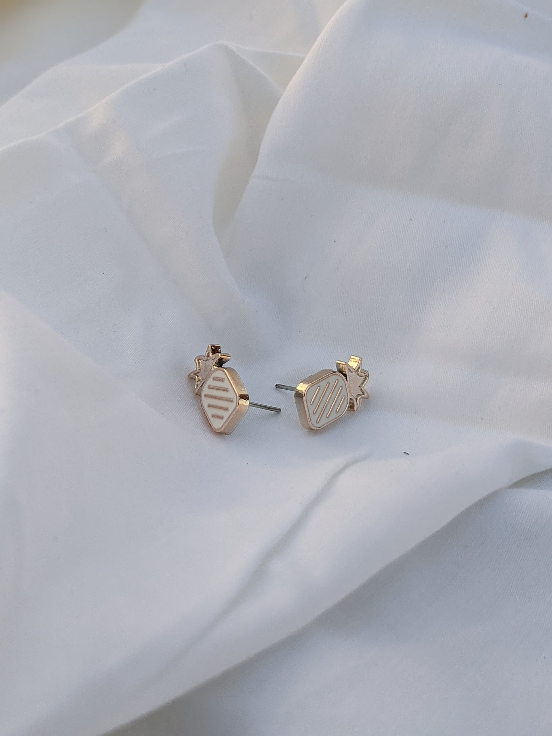 Minimal Ear Studs (PINEAPPLE)